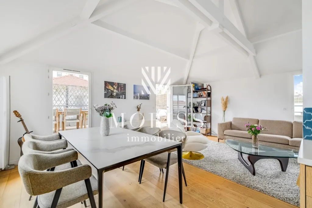 Söögituba - Duplex with Cathedral Ceiling and Eiffel View in Saint-Ouen
