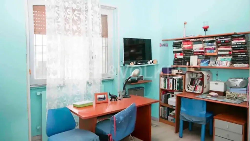 Kabinet - Ground Floor Apartment to Renovate in Rho