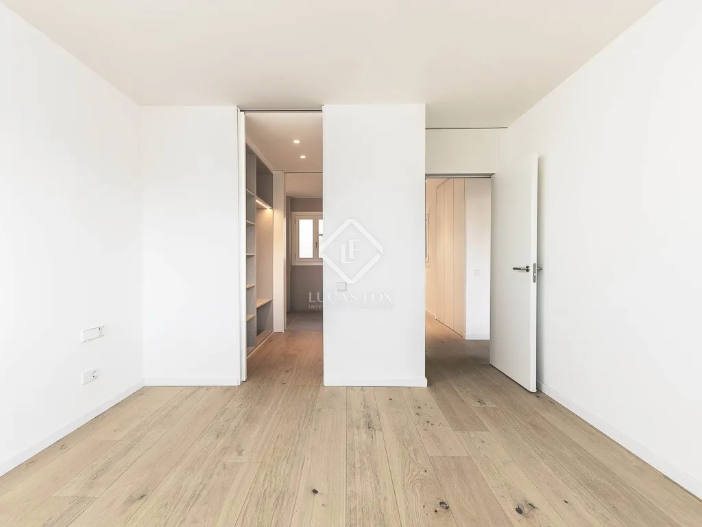 Pièces - Renovated Apartment with Terrace in Eixample Right