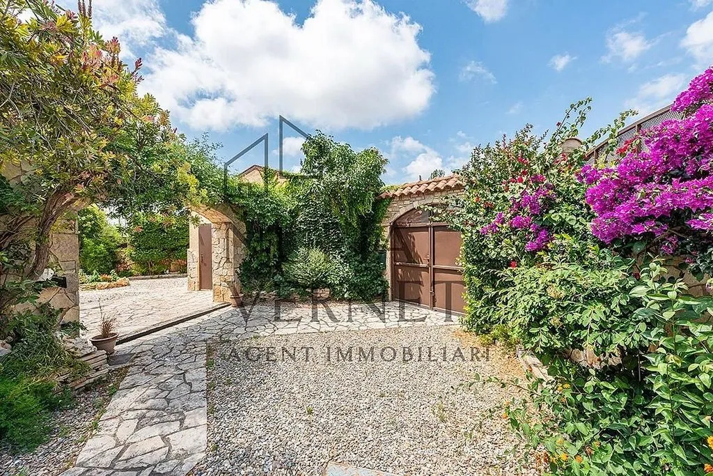 Aed - Chalet with Pool and Terrace in Botarell