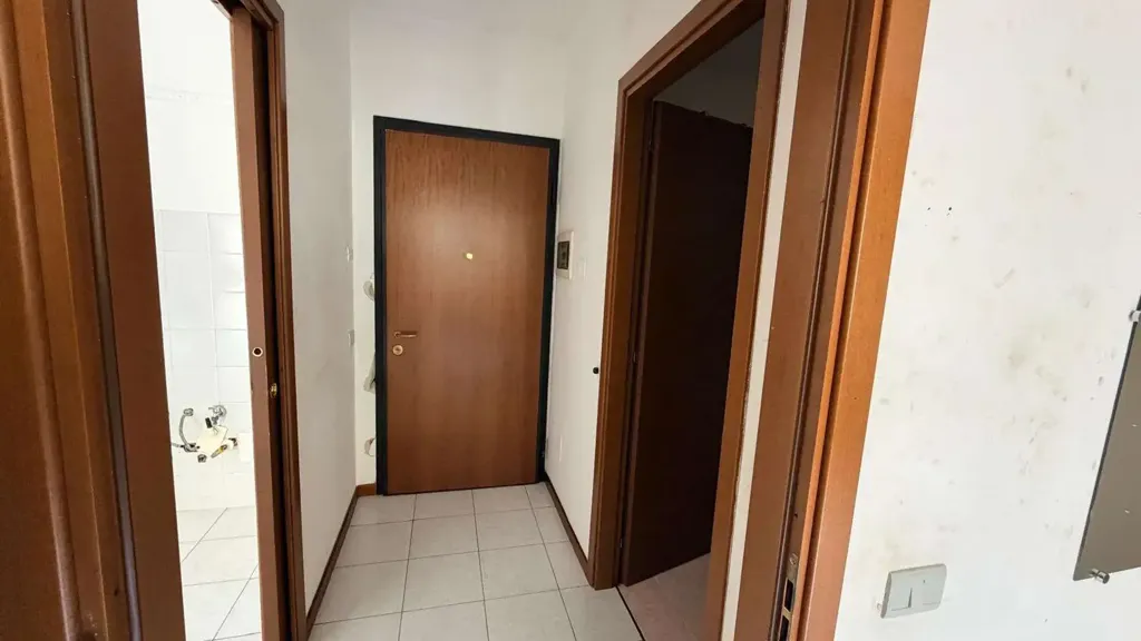Entrée - Twin-Storey Apartment with Balcony in Dalmine