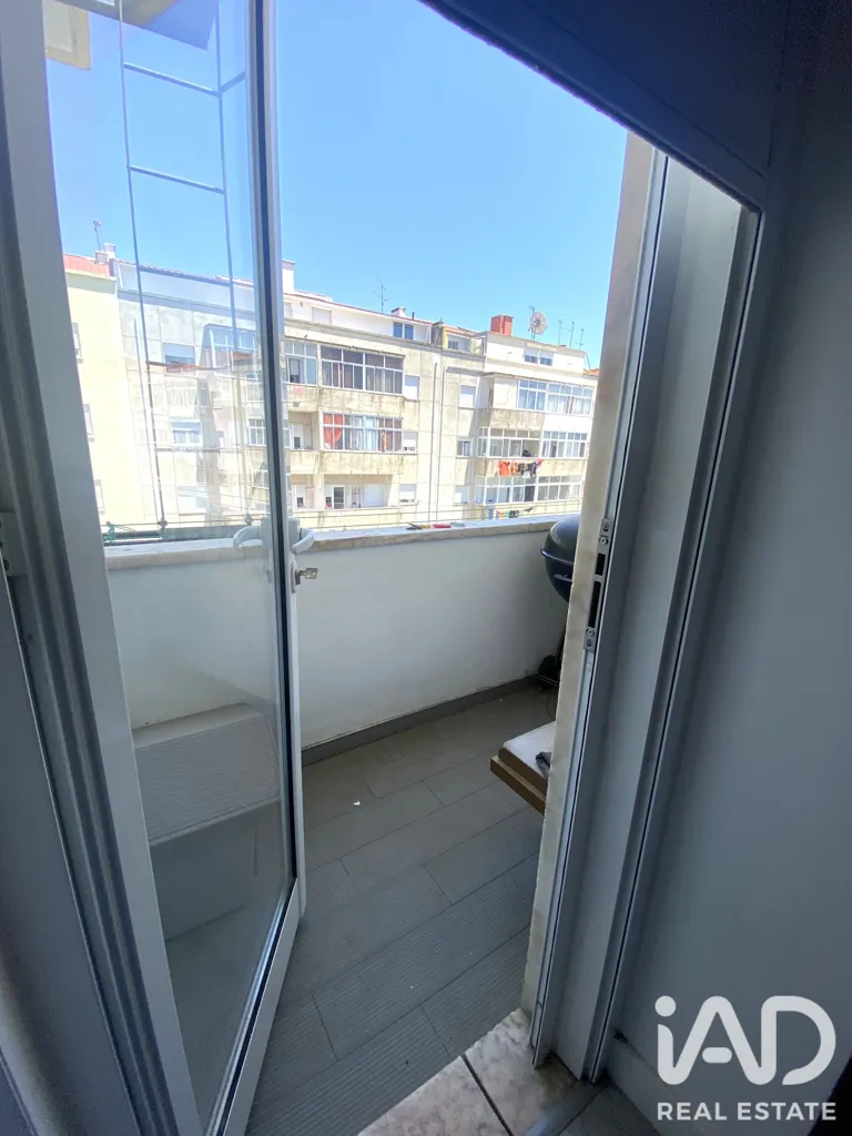 Balcone - Renovated Apartment with Balcony in Setúbal