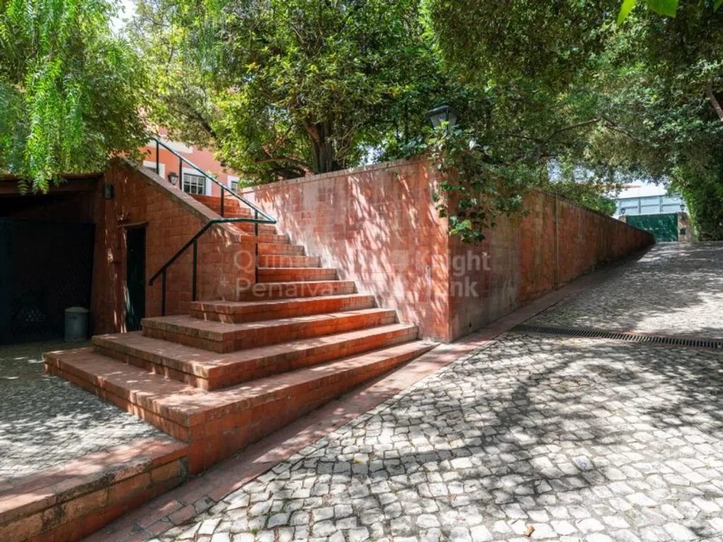 Pièces - Mediterranean Villa with Garden in Birre, Cascais