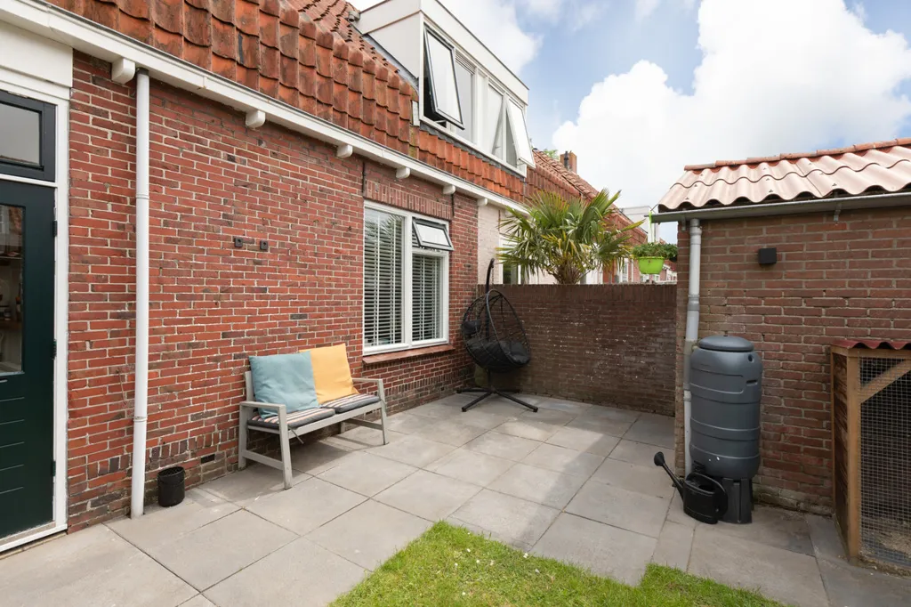 Giardino - Modernised 1930s Semi-detached House in Bolsward