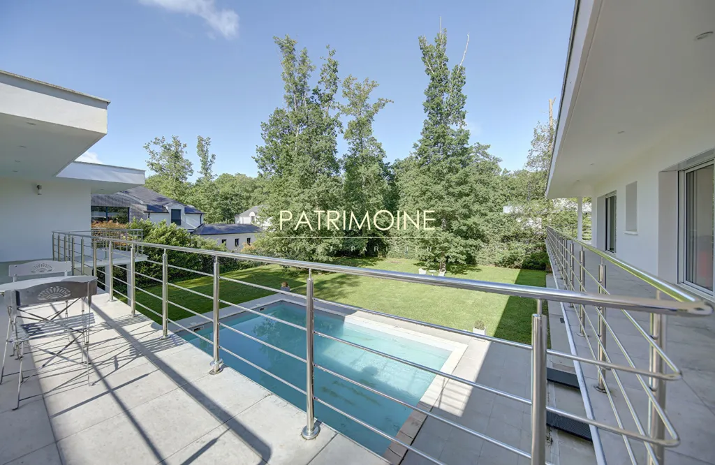 Piscina - Architectural House with Pool in Feucherolles