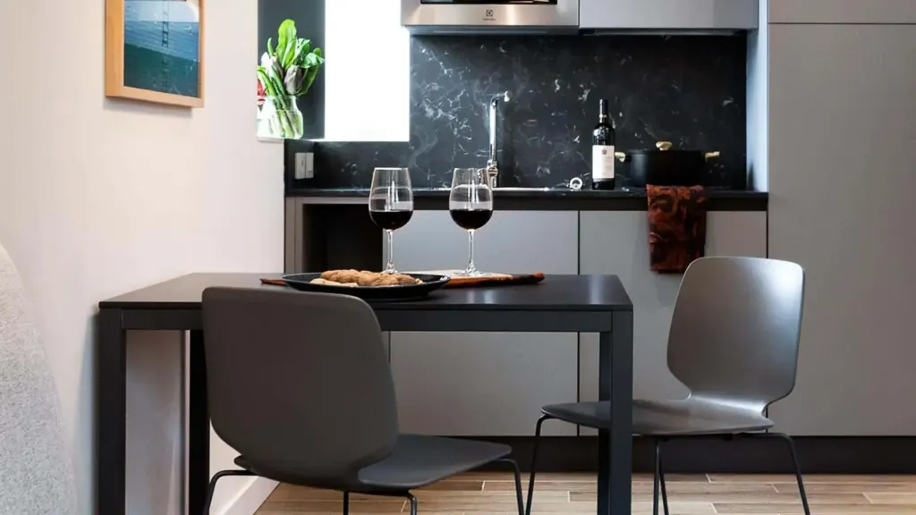 Studio Apartment with Balcony in Milan