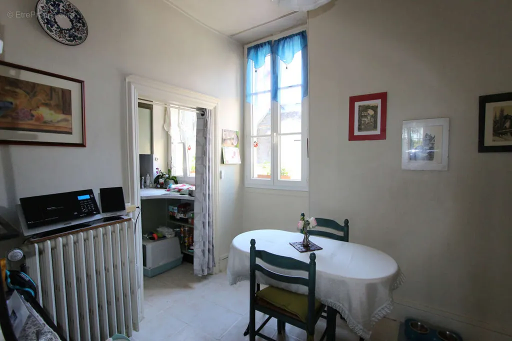 Salle à manger - Maison de Ville Charmante dans le Quartier Historique de Nevers