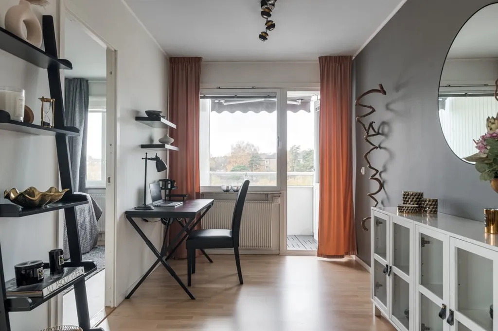 Bureau - Apartment with Balcony and View in Göteborg