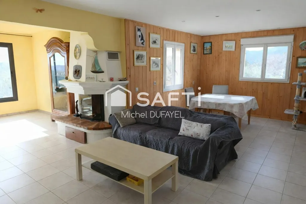 Séjour - Maison Provençale avec Piscine à Claviers