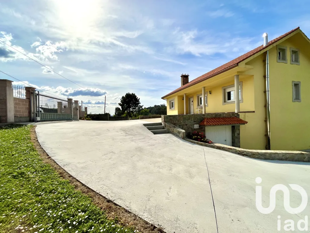Välivaade - Spacious House with Extensive Garden in Coirós