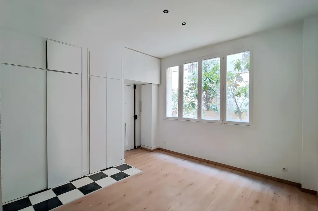 Toad - Renovated Studio with Garden View in Paris