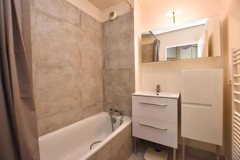 Salles de bain - Appartement avec Jardin Privatif à Paris