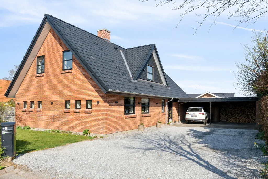 Välivaade - Modernised Villa with Solar Panels in Ørum