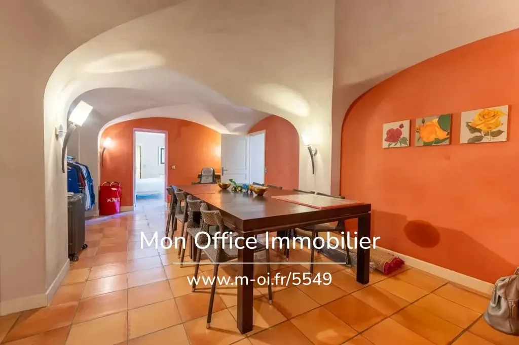 Sala da pranzo - 10-Bedroom House with Jacuzzi in Rognes
