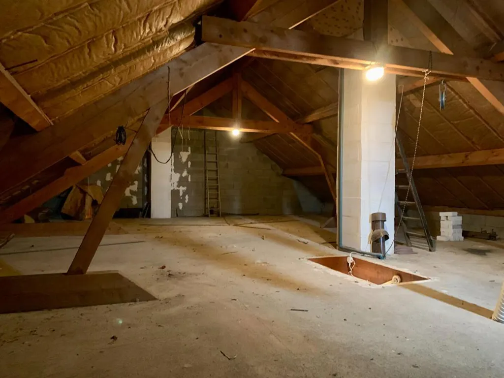 Pièces - Maison au Calme avec Terrain Clos à Proximité des Commodités