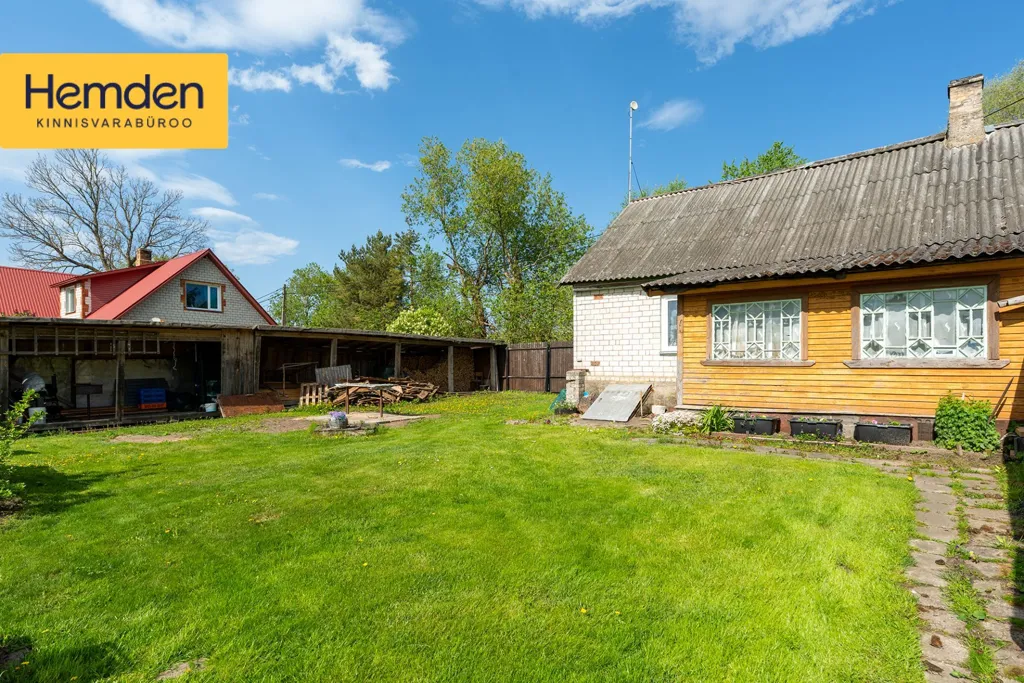 Garden - Renovated House with Lake View in Kasepää
