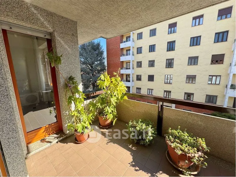 Rõdu - 4-Room Apartment with Balcony in Novara