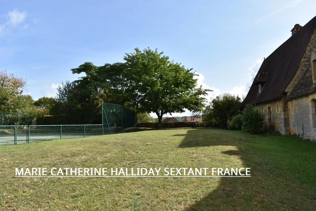 Aed - Perigordine House with Tower and Tennis Courts in Périgueux