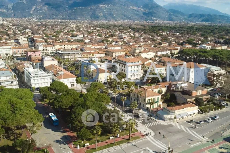 Contemporary Villa with Pool in Forte dei Marmi
