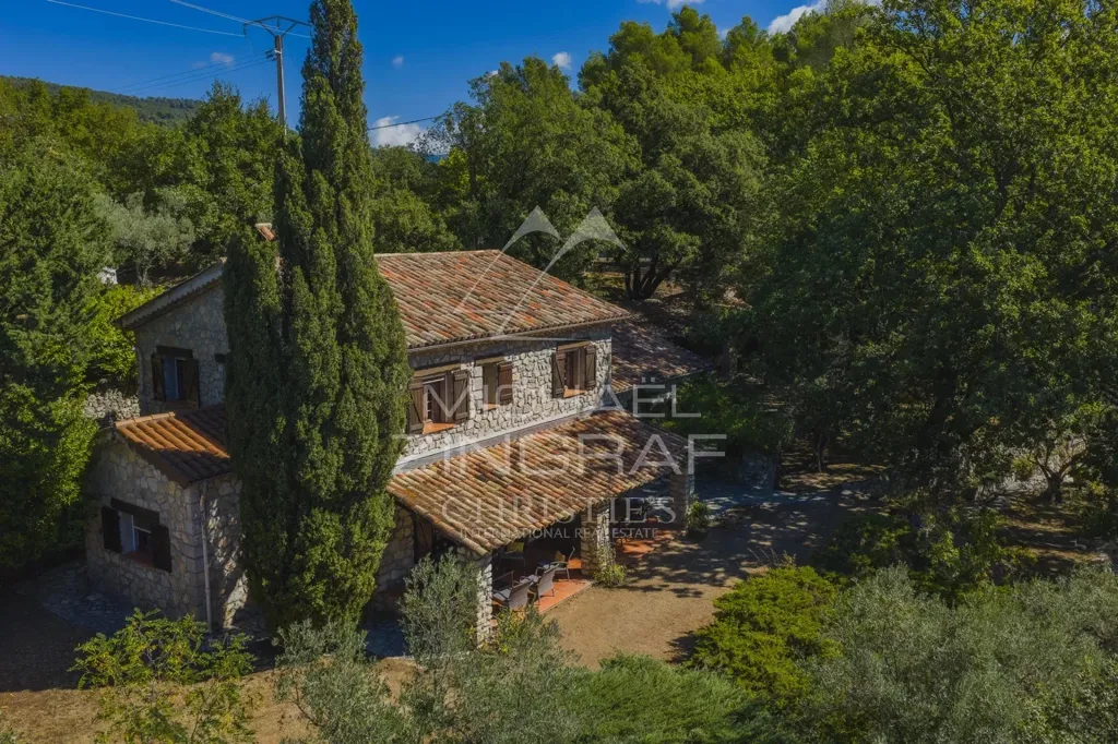 Õhuvaade - 11-Piece Villa with Equestrian Potential in Callas