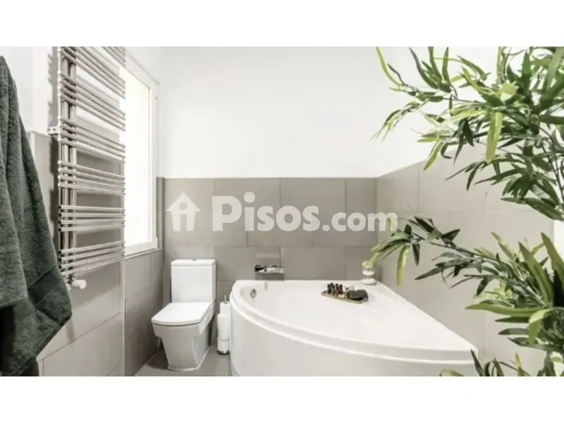 Salles de bain - Apartment with Balcony in Chamberí