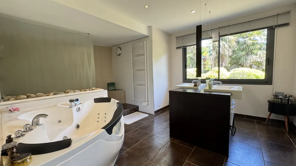 Bathrooms - Contemporary Villa with Pool in La Talaudière