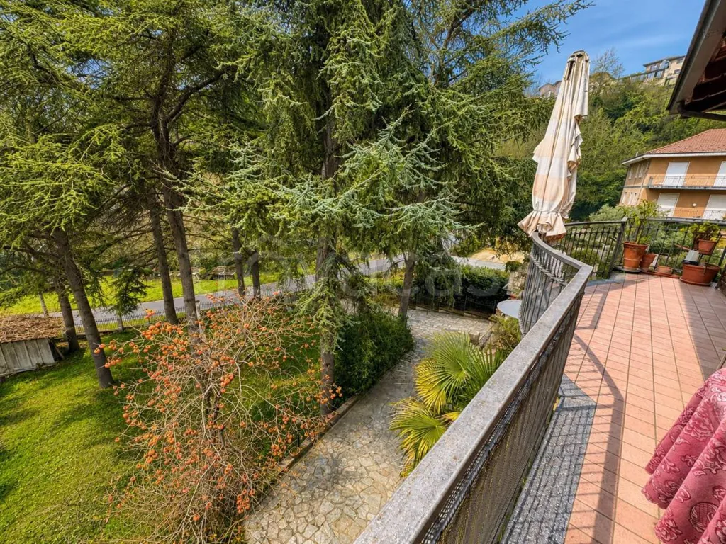 Rõdu - Bifamiliare Villa with Panoramic Terraces in Vezza d'Alba
