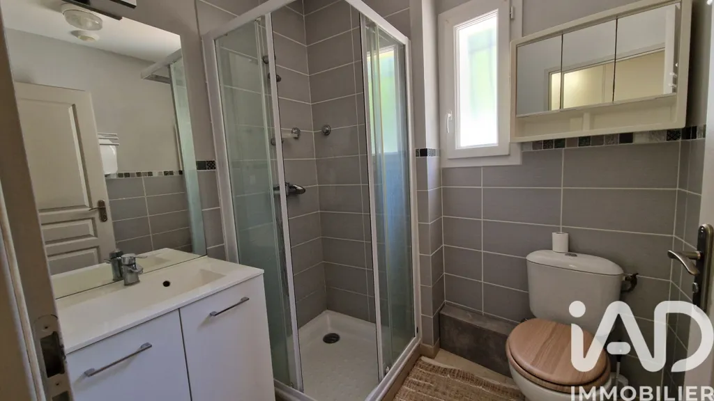 Vannitoad - Apartment with Terrace in Valensole