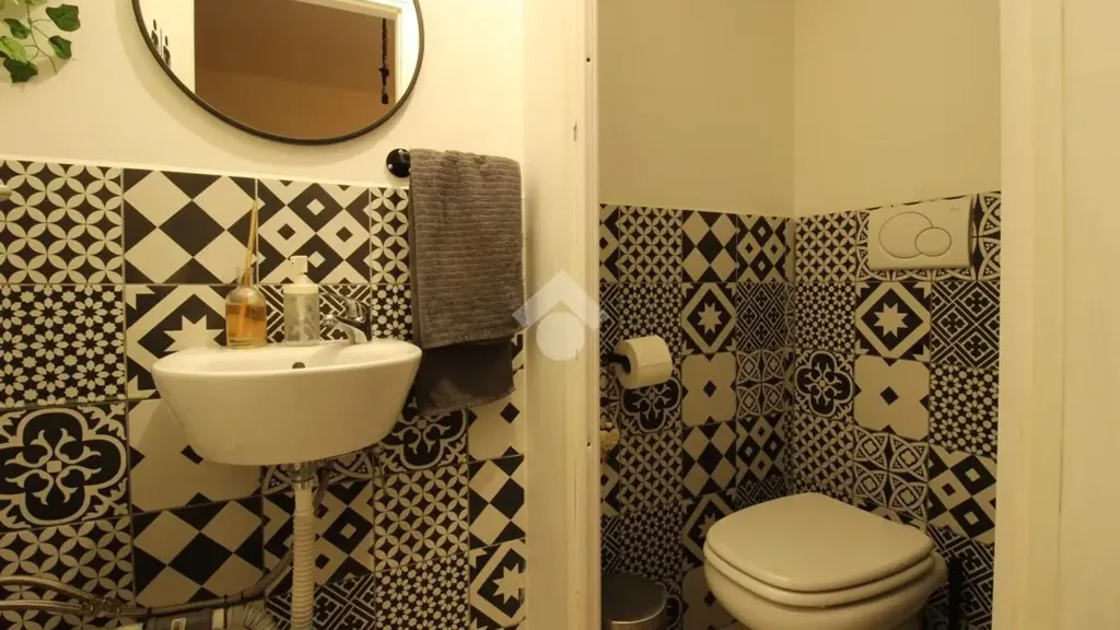 Bathrooms - Terraced Apartment with Private Garden in Prato