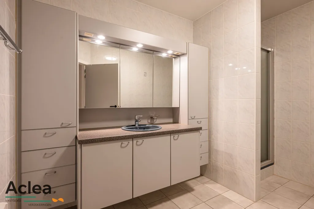 Salles de bain - Appartement avec 2 Terrasses au Centre d'Eeklo