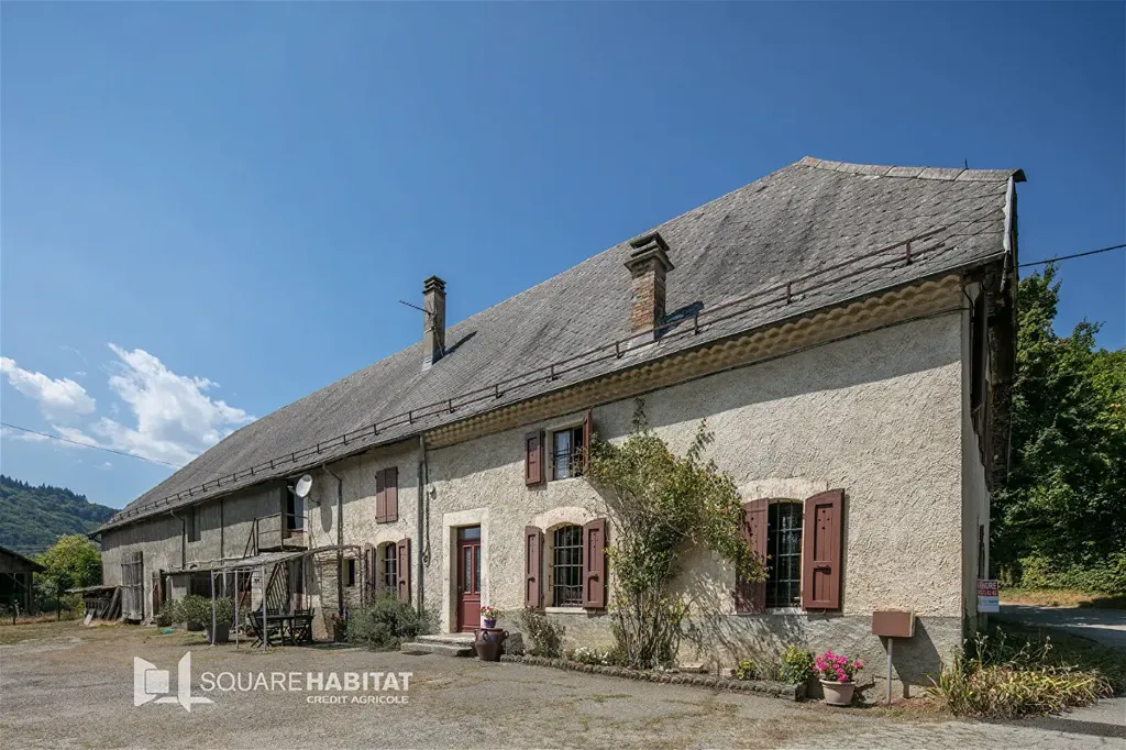 Extérieur - Corps de Ferme avec Hangar à Sinard