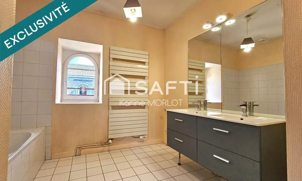 Salles de bain - Appartement Duplex avec Parking à Ornans