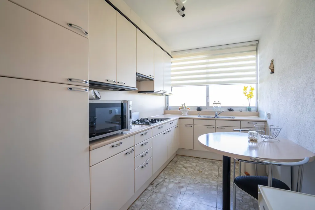 Köök - Apartment with Balcony and Views in Papendrecht