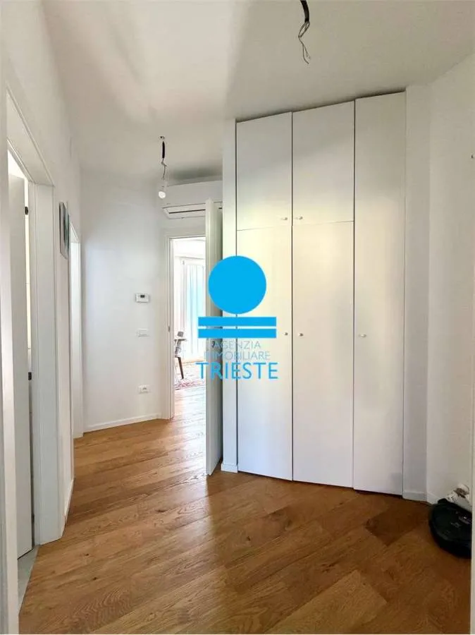 Esik - Rustic-Style Flat with Balcony in Pesaro