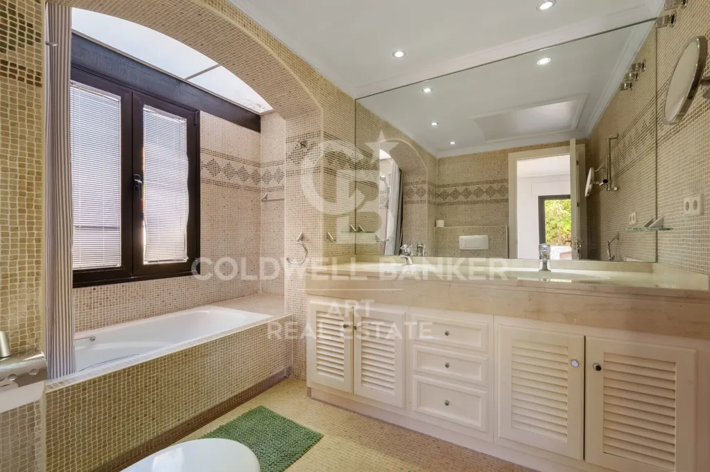 Vannitoad - Contemporary Mediterranean Villa with Panoramic Views in Benahavís