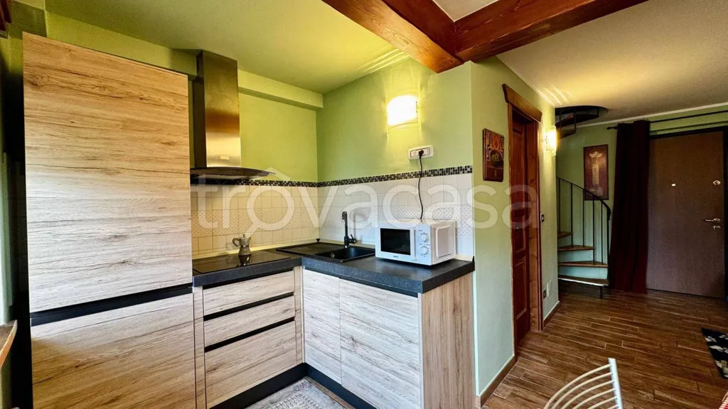 Cuisine - Rustic-Style Apartment with Balcony in Bardonecchia