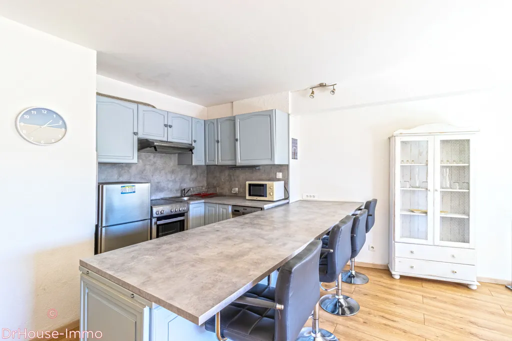 Cuisine - Appartement T2 avec Balcons à Cavalaire-sur-Mer