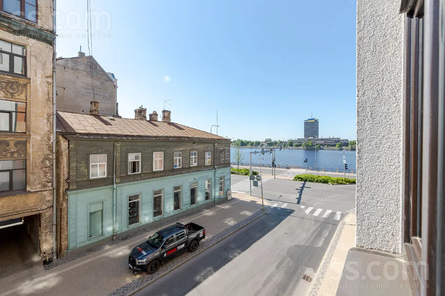 Välivaade - Renovated 3-Bedroom Flat in Riga Centre