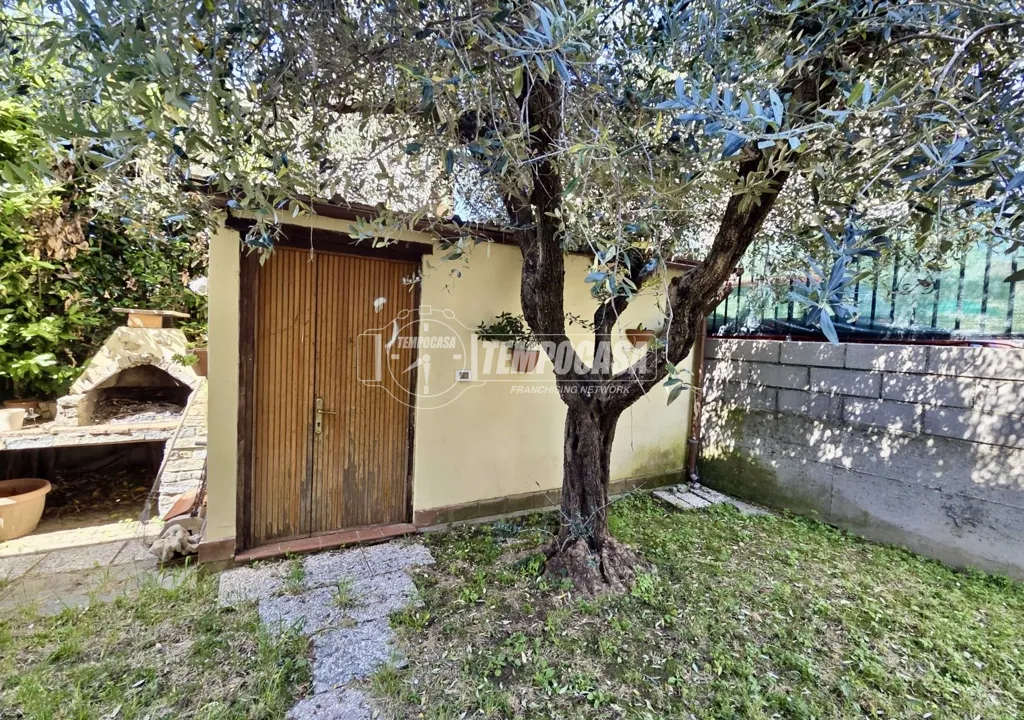 Aed - Rustic Villa with Garden in Castagnola, Massa