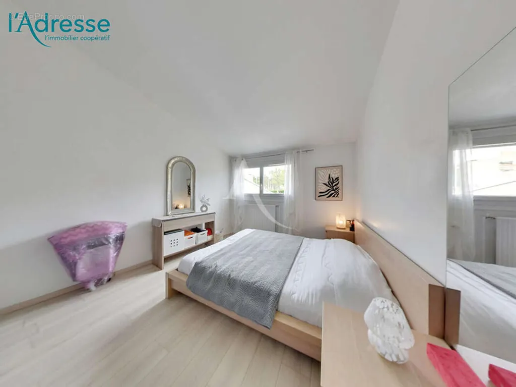 7-room house in Champs-Sur-Marne