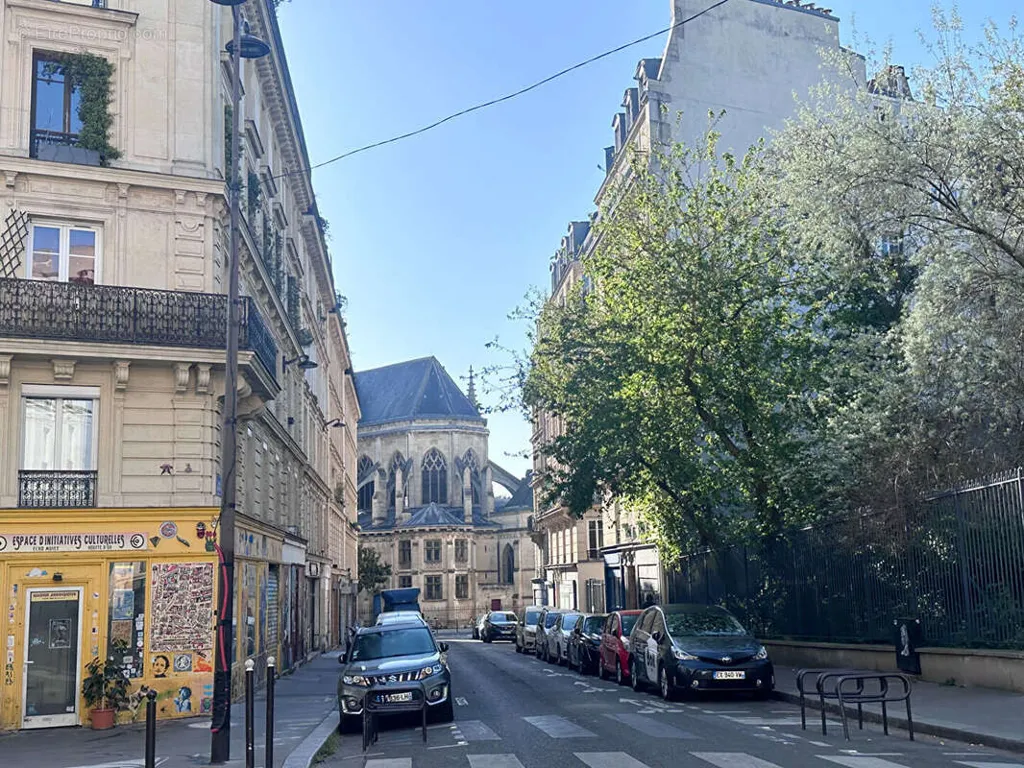Extérieur - Studio/T1 avec Double Exposition à Paris 18ème