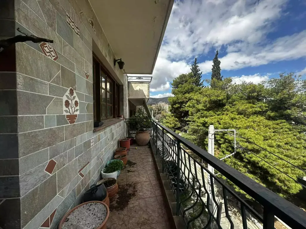 Rõdu - Flat with Solar Panels in Haidari, Athens