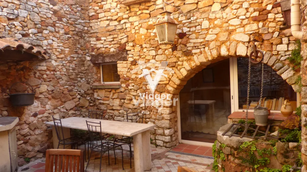 Maison de Village avec Charme Provençal à Roussillon
