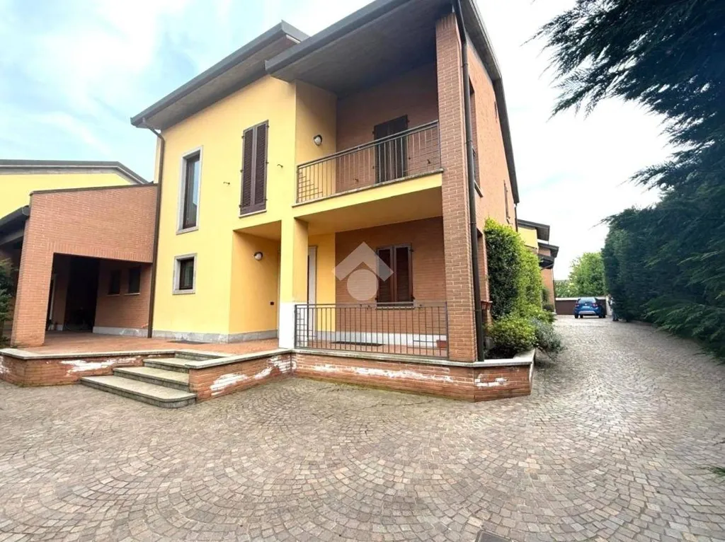 Extérieur - Villa with Balcony in Central Trecate