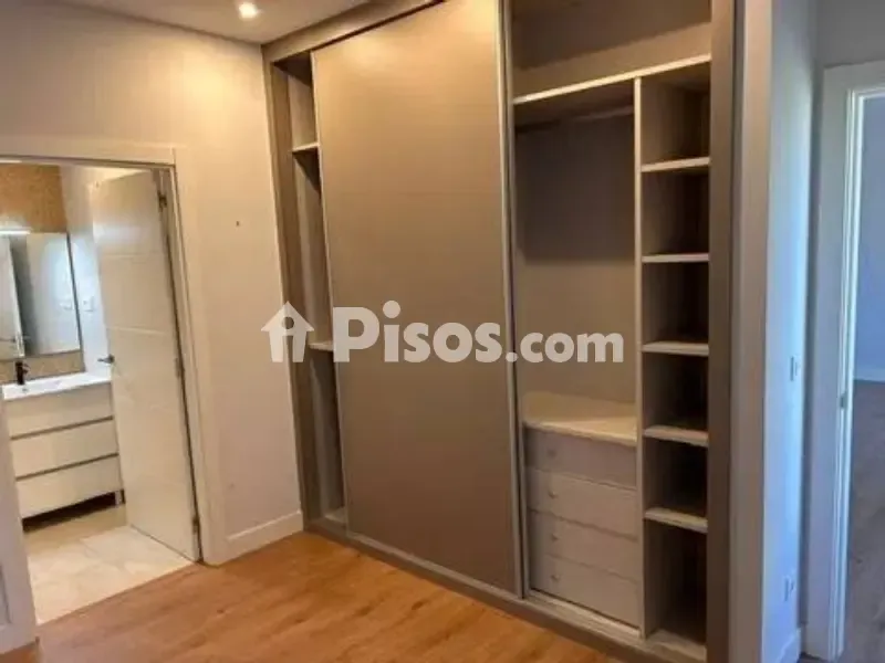 Pièces - Reformed Apartment with Terrace in Neguri