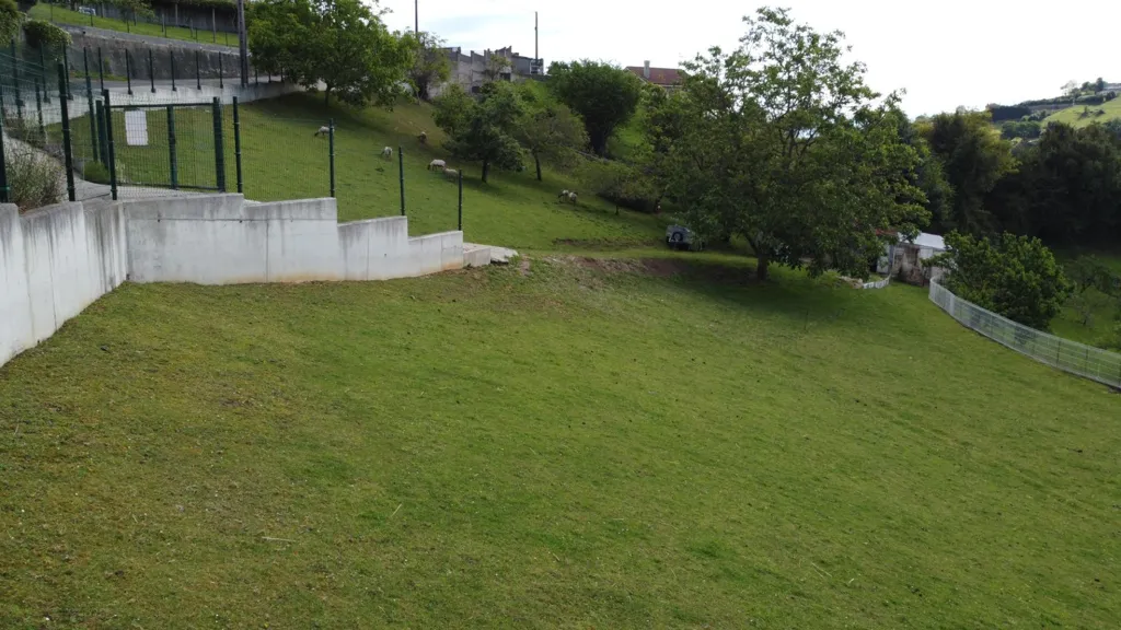 Jardin - Buildable Plot with Garden in Leorio