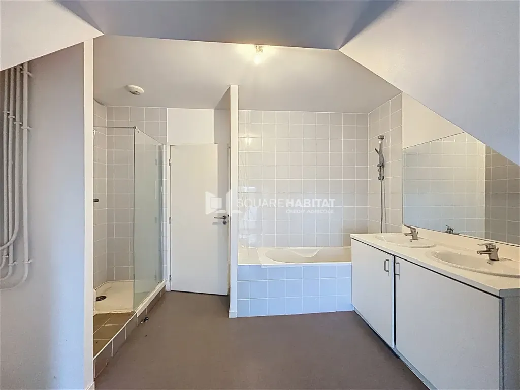 Vannitoad - 3-Bedroom Apartment in Secure Residence, Briec