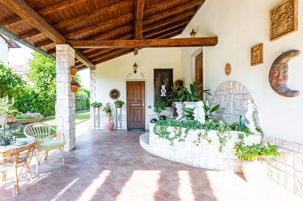 Terrass - Villa with Solar Panels in Settala