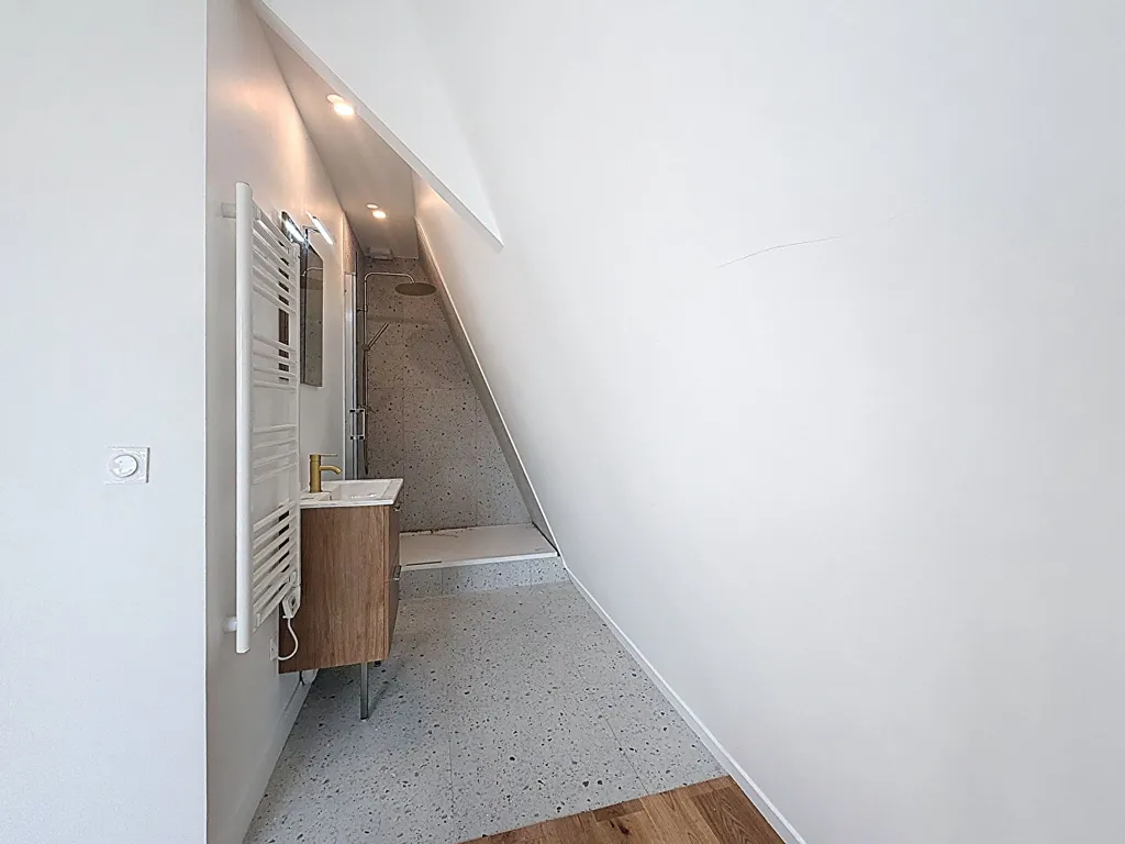 Salles de bain - Maison Contemporaine avec Jardin à Suresnes