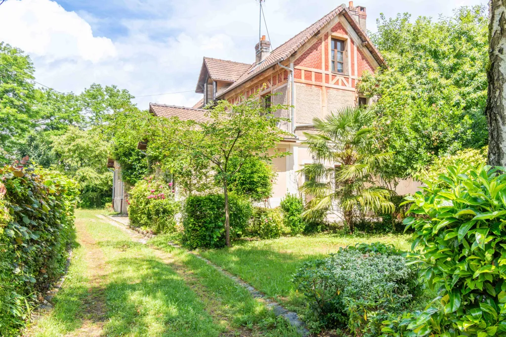 Jardin - Maison Ancienne avec Jardin au Centre Ville de Montmorency